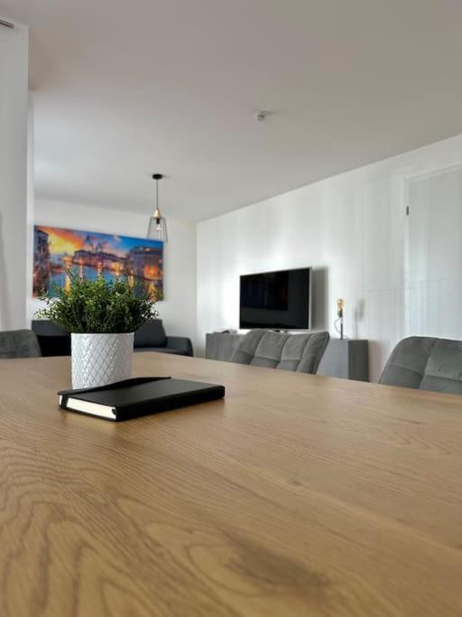 Amao-Pearl I Comfort Suite I 94Qm I Kingsize-Bett I Exklusiv Mit Balkon & Tiefgarage I Aufzug Офенбург Екстериор снимка